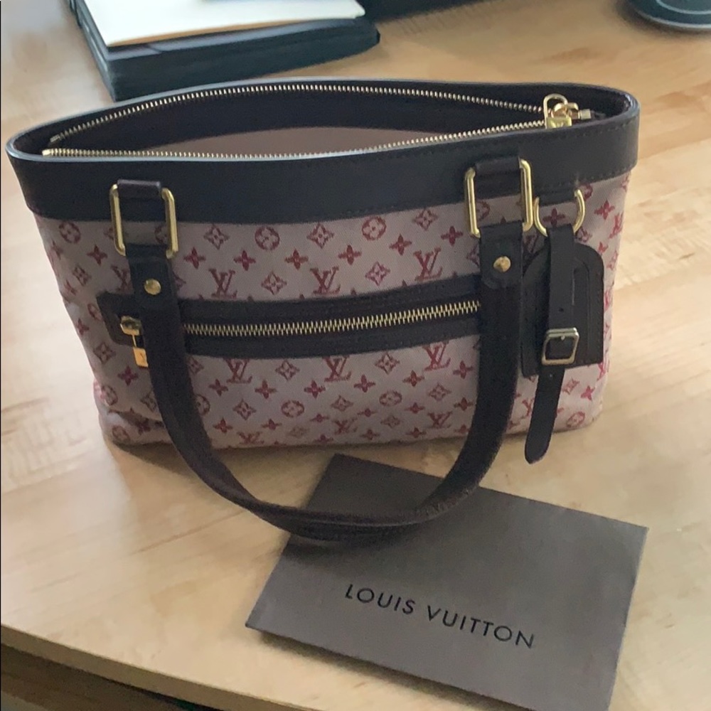 AUTHENTIC LOUIS VUITTON LUCILLE PURSE🖤